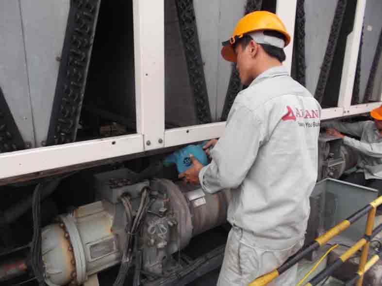 Sua chua may nen chiller Hitachi